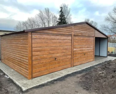 Dviejų automobilių skardinis garažas 6×5 m Su stogine 3 m Medžio tekstūra
