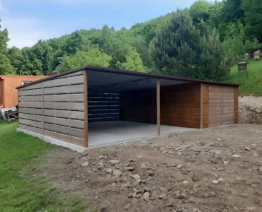 Vieno automobilio skardinis garažas 3×6 m Su stogine 6 m Medžio tekstūra