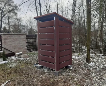 Šiukšlių stoginė 1x1 m – Tamsiai ruda