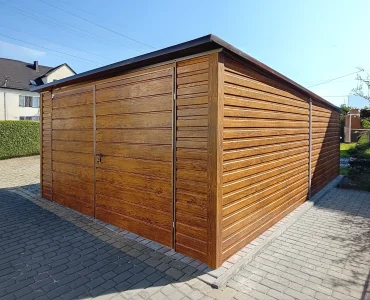 Skardinis garažas 4x6 m – stogas vienšlaitis, vartai dvivėriai, Medžio imitacijos