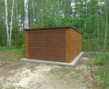 Skardinis garažas 3,5x5 m – stogas vienšlaitis, vartai dvivėriai, Medžio imitacijos