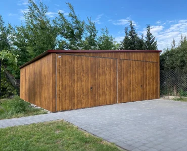Skardinis garažas dviejų vietų, 6x5 m – stogas vienšlaitis, vartai pakeliami, Medžio imitacijos
