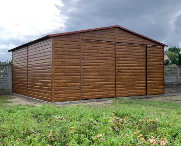 Skardinis garažas dviejų vietų, 5x6 m – stogas dvišlaitis, vartai dvivėriai, Medžio imitacijos