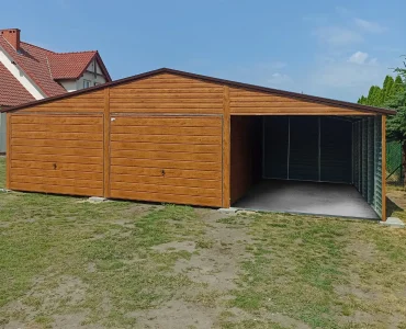 Skardinis garažas dviejų vietų, 6x5 m – stogas dvišlaitis, vartai pakeliami, Medžio imitacijos – Modelis 7