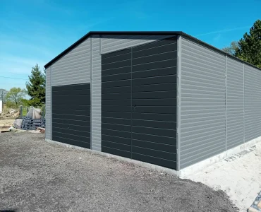 Skardinis angaras 6,5x8 m – stogas dvišlaitis, vartai pakeliami, Aliuminis
