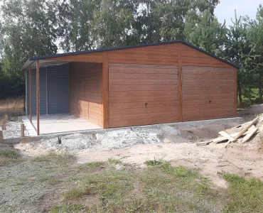 Skardinis garažas dviejų vietų, 6x5 m – stogas dvišlaitis, vartai pakeliami, Medžio imitacijos, stoginė 2 m – Modelis 2