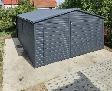Skardinis garažas 5x6 m – stogas dvišlaitis, vartai pakeliami, Grafitas – Modelis 2