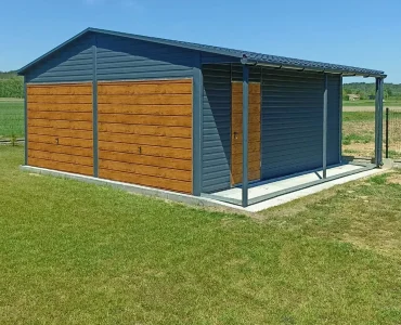 Skardinis garažas dviejų vietų, 7x5 m – stogas dvišlaitis, vartai pakeliami, Medžio imitacijos Grafitas