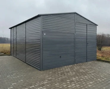 Skardinis angaras 6x8 m – stogas dvišlaitis, vartai pakeliami, Grafitas – Modelis 2
