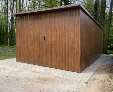 Skardinis garažas 3x6 m – stogas vienšlaitis, vartai dvivėriai, Medžio imitacijos