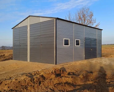Skardinis angaras 6x7 m – stogas dvišlaitis, vartai dvivėriai, Aliuminis