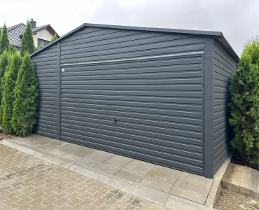 Skardinis garažas 5x6 m – stogas dvišlaitis, vartai pakeliami, Grafitas