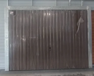 Pakeliami vartai 2,98x2,18 m, vertikalus T7, riešutas
