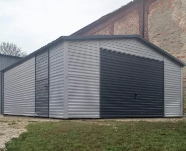 Skardinis garažas 6x5 m – stogas dvišlaitis, vartai pakeliami, Aliuminis – Modelis 2